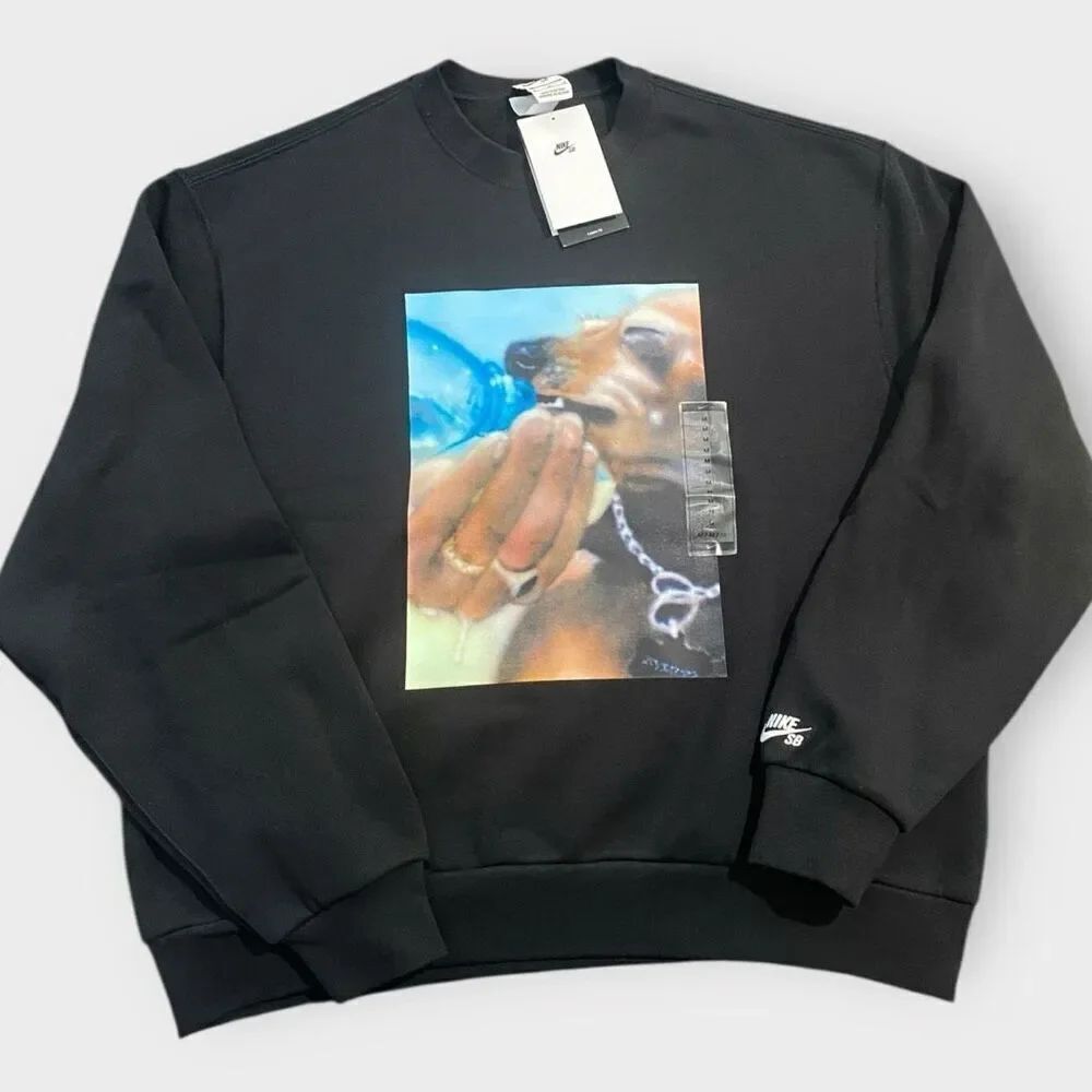 Nike Unisex SB Skate “Dog Water”Fleece Crew Sweatshirt size Medium HQ3037-010